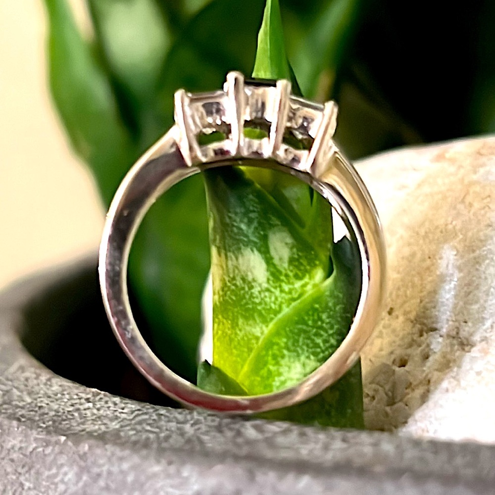 14k gold diamond and sapphire ring - Picture 4 of 12